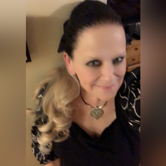 ♥️♥️♥️♥️WELCOME TO MY CLOSET! SO GLAD YOU ARE HERE! TAKE A LOOK AROUND! - Picture 3 of 6